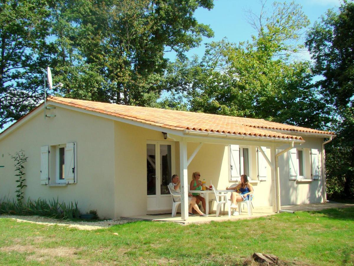 Etang Vallier Resort Brossac Exterior foto